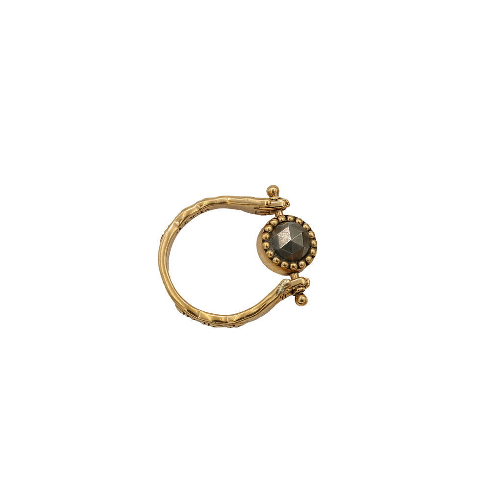 Sacha eye stone pivot ring